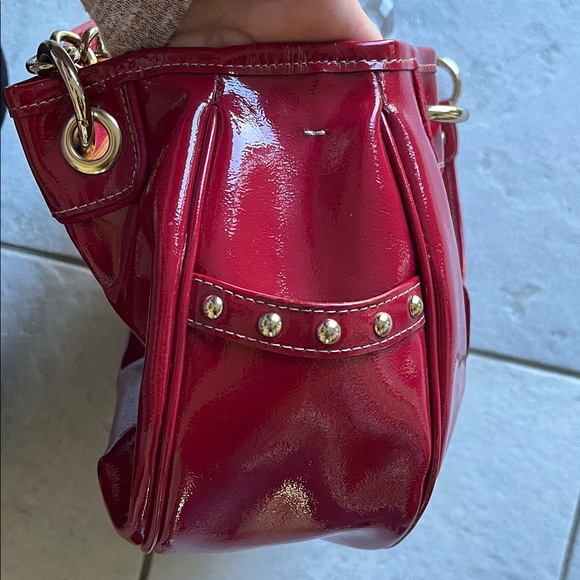Kathy Van Zeeland Shiny Faux Leather Red Shoulder Bag - Picture 6 of 16